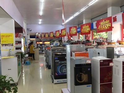 大批恭城人涌向24米街抢购家电，是冲动消费还是明智之选？